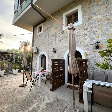 The Old Gate Apartment *