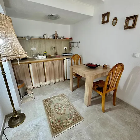 The Old Gate Apartment *