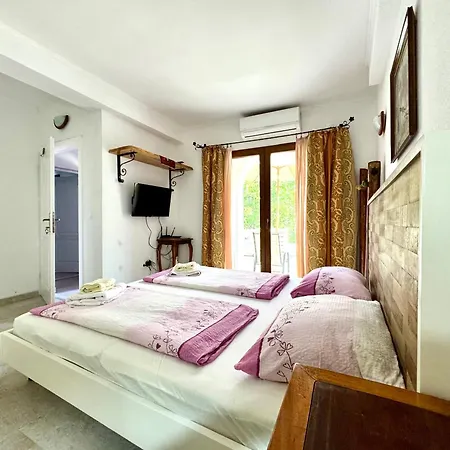 The Old Gate 모스타르